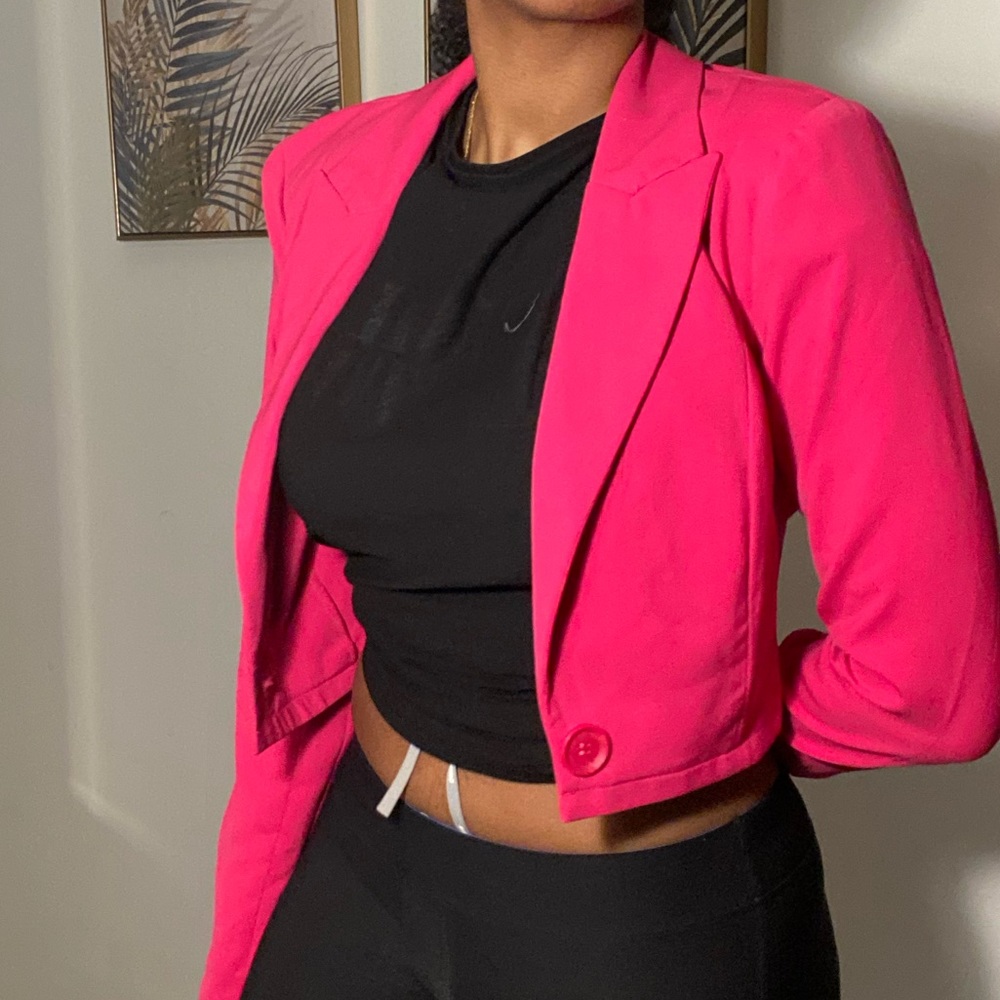 Cropped pink blazer with shoulder pads